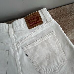 Levi’s White High Waisted Jean Shorts Size 29